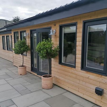 The Lodge High Legh Bagian luar foto