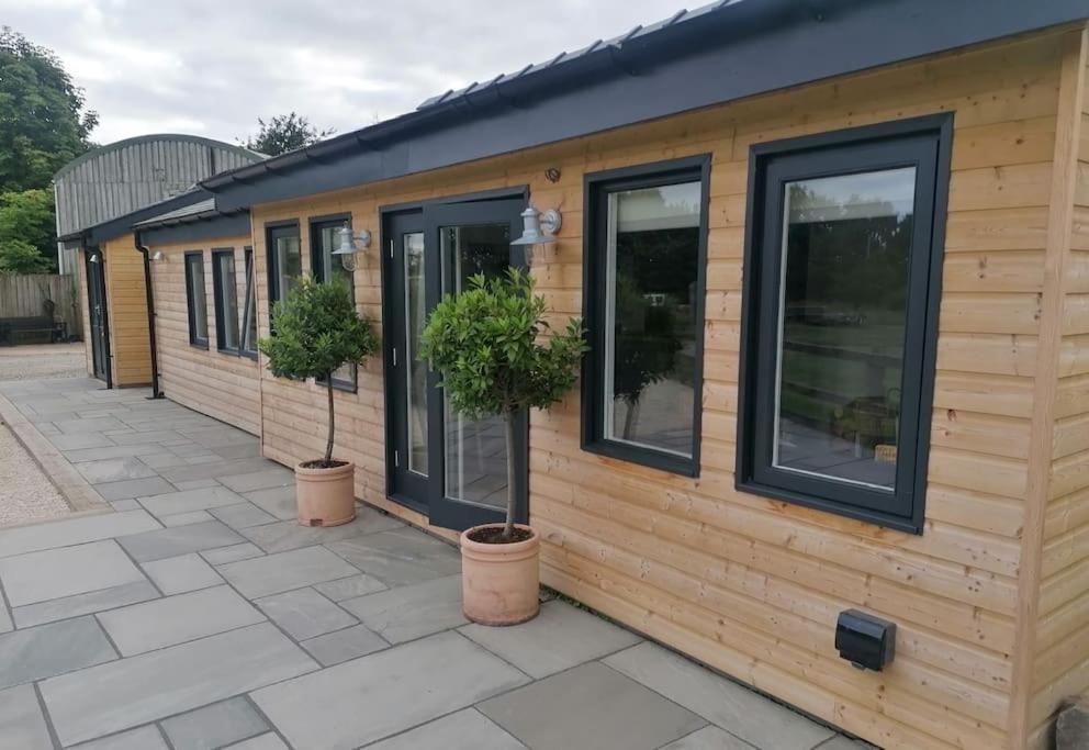 The Lodge High Legh Bagian luar foto